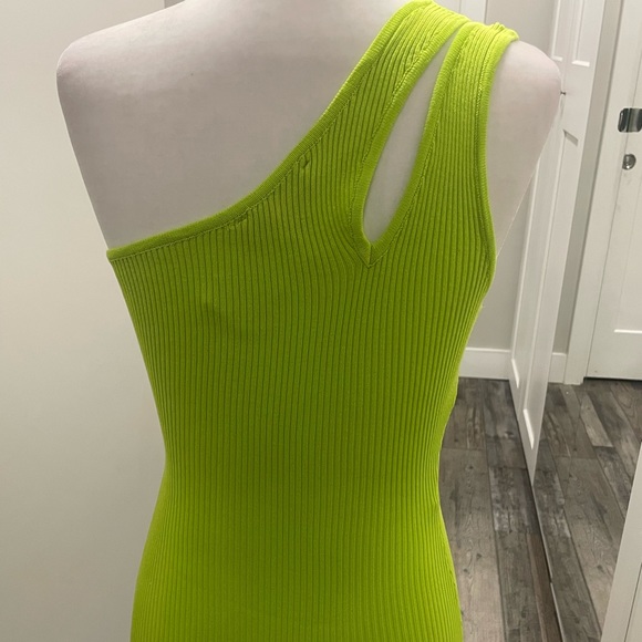 Neon dress. - Picture 5 of 6